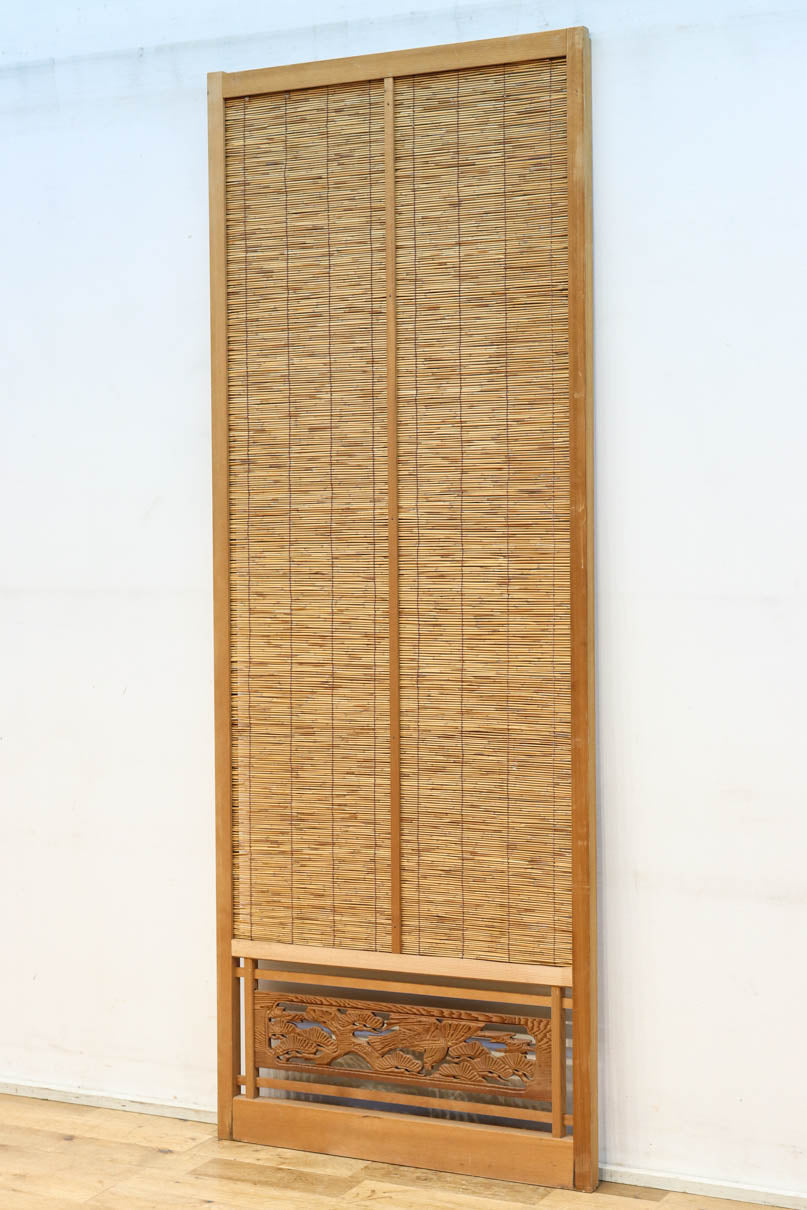 幅673ミリ　スリム幅!! 縁起の良い松鷹の彫刻が風情漂う簾戸　F8614　在庫8枚