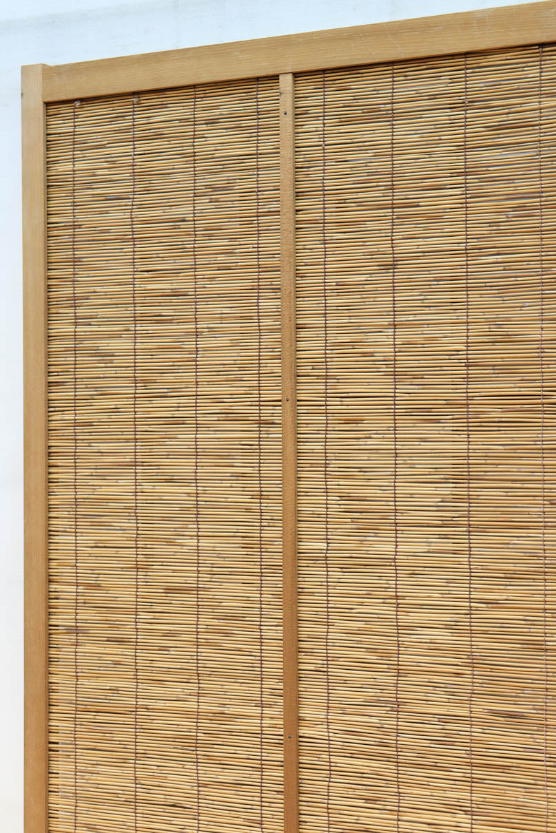 幅673ミリ　スリム幅!! 縁起の良い松鷹の彫刻が風情漂う簾戸　F8614　在庫8枚