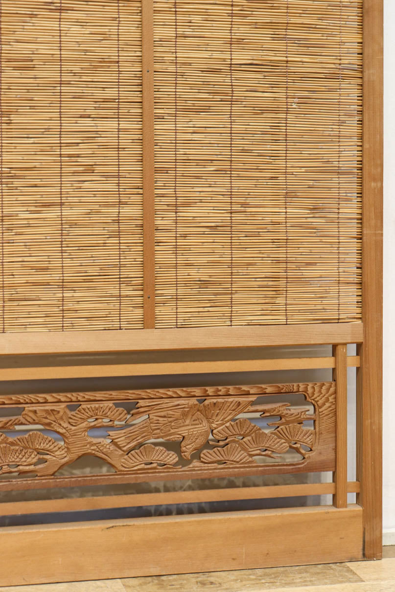 幅673ミリ　スリム幅!! 縁起の良い松鷹の彫刻が風情漂う簾戸　F8614　在庫8枚