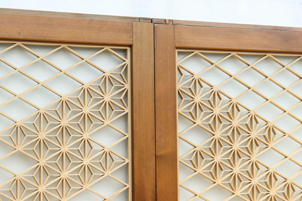 幅670ミリ　麻の葉組子が絢爛な眺めを描くガラス戸セット　F8615　在庫2枚二組