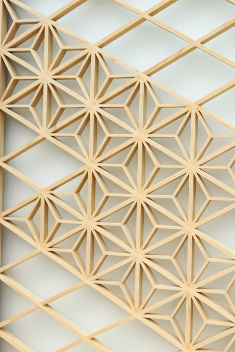 幅670ミリ　麻の葉組子が絢爛な眺めを描くガラス戸セット　F8615　在庫2枚二組