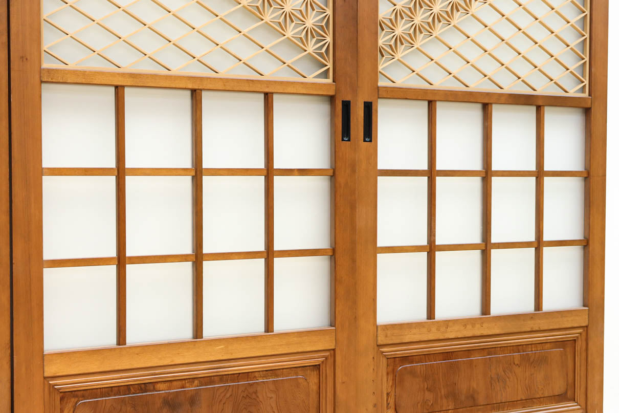 幅670ミリ　麻の葉組子が絢爛な眺めを描くガラス戸セット　F8615　在庫2枚二組