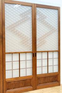 幅670ミリ　麻の葉組子が絢爛な眺めを描くガラス戸セット　F8615　在庫2枚二組