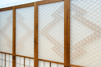 幅670ミリ　麻の葉組子が絢爛な眺めを描くガラス戸セット　F8615　在庫2枚二組