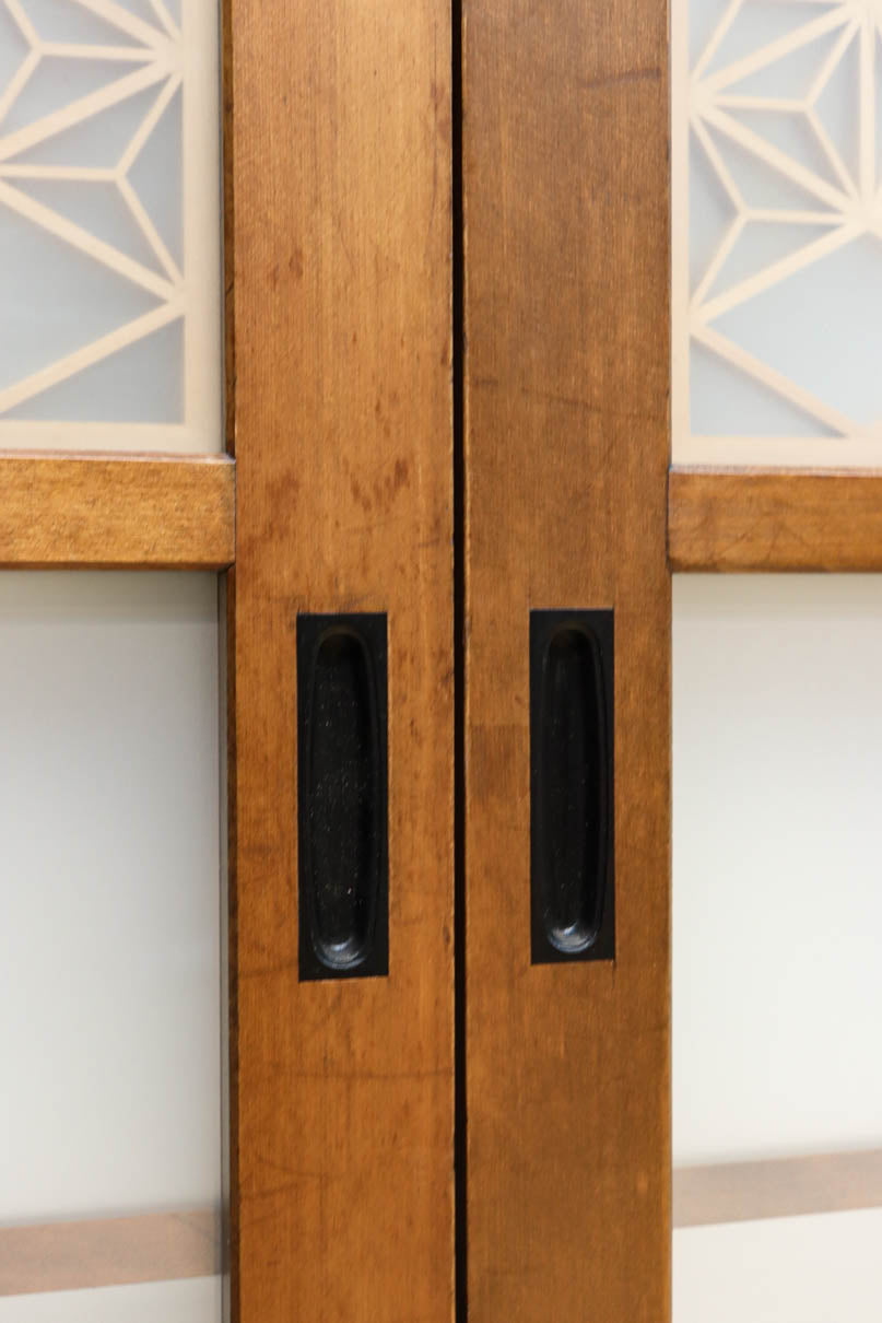 幅670ミリ　麻の葉組子が絢爛な眺めを描くガラス戸セット　F8615　在庫2枚二組