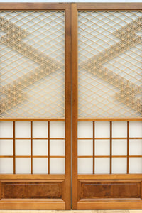 幅670ミリ　麻の葉組子が絢爛な眺めを描くガラス戸セット　F8615　在庫2枚二組