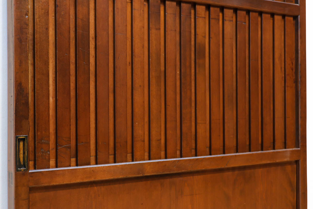 幅930ミリ　穏やかな色彩で風情溢れる無双板戸　F8616　在庫3枚