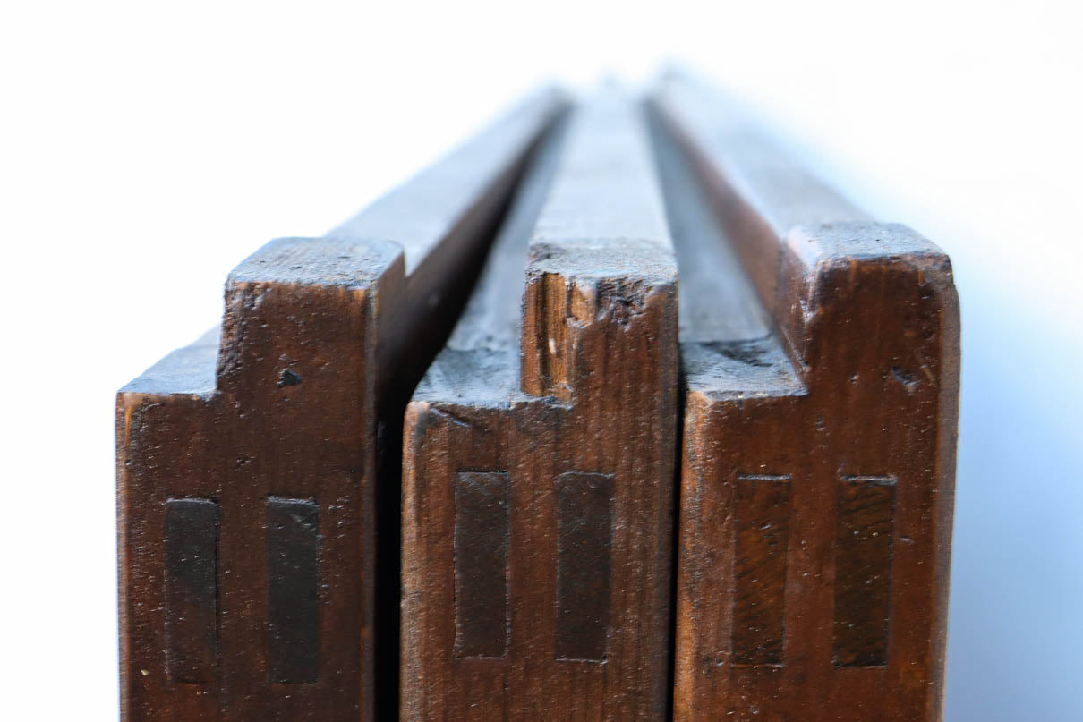 幅930ミリ　穏やかな色彩で風情溢れる無双板戸　F8616　在庫3枚