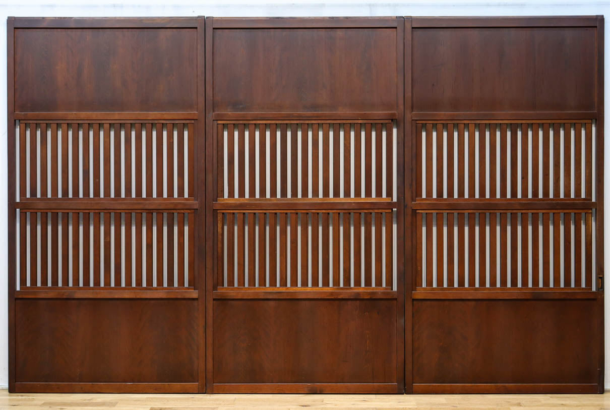 幅930ミリ　穏やかな色彩で風情溢れる無双板戸　F8616　在庫3枚