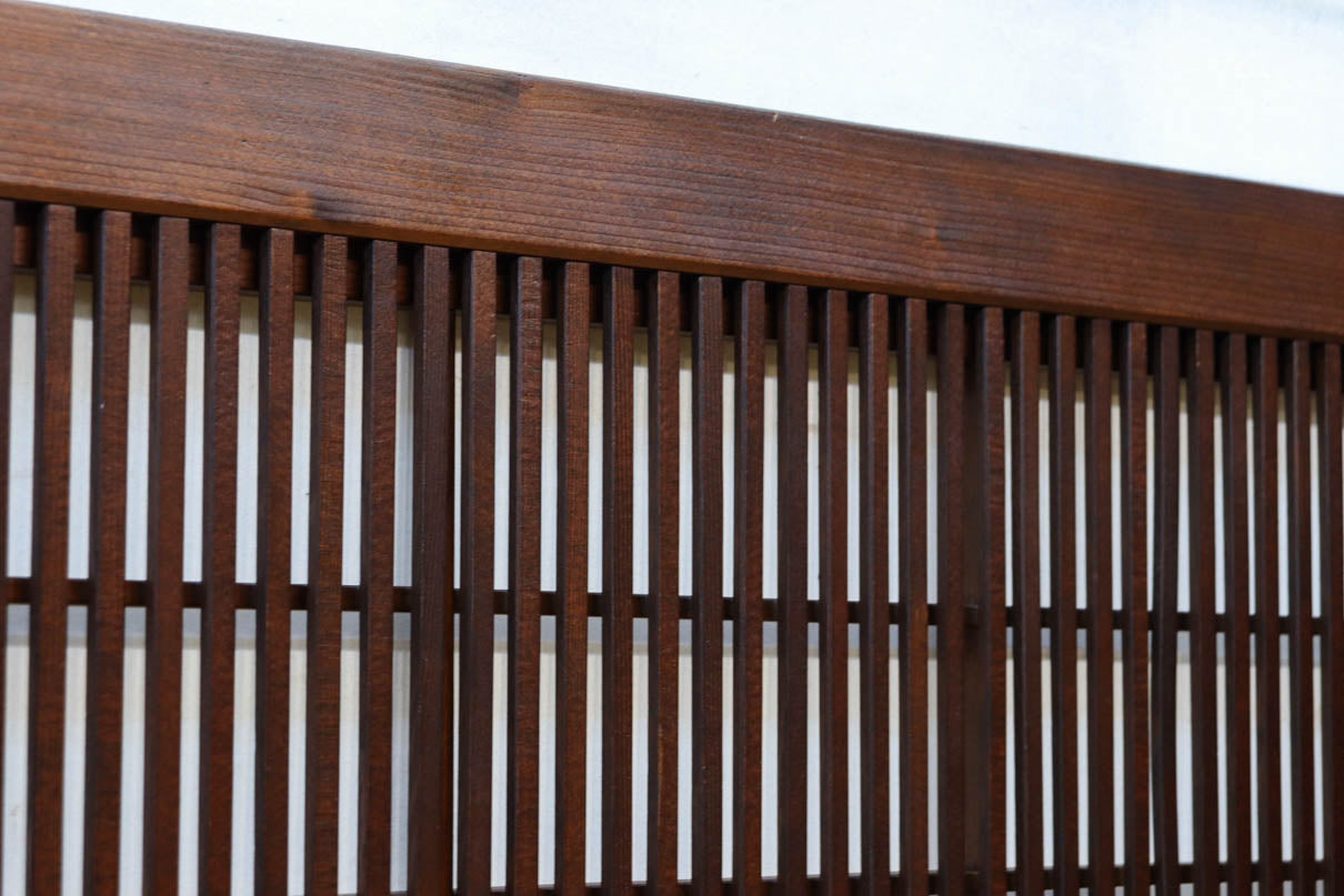 幅670ミリ　スリムサイズ！！ 杢目が浮かぶ古色の色彩で風情高まる大阪格子戸　F8620　在庫4枚