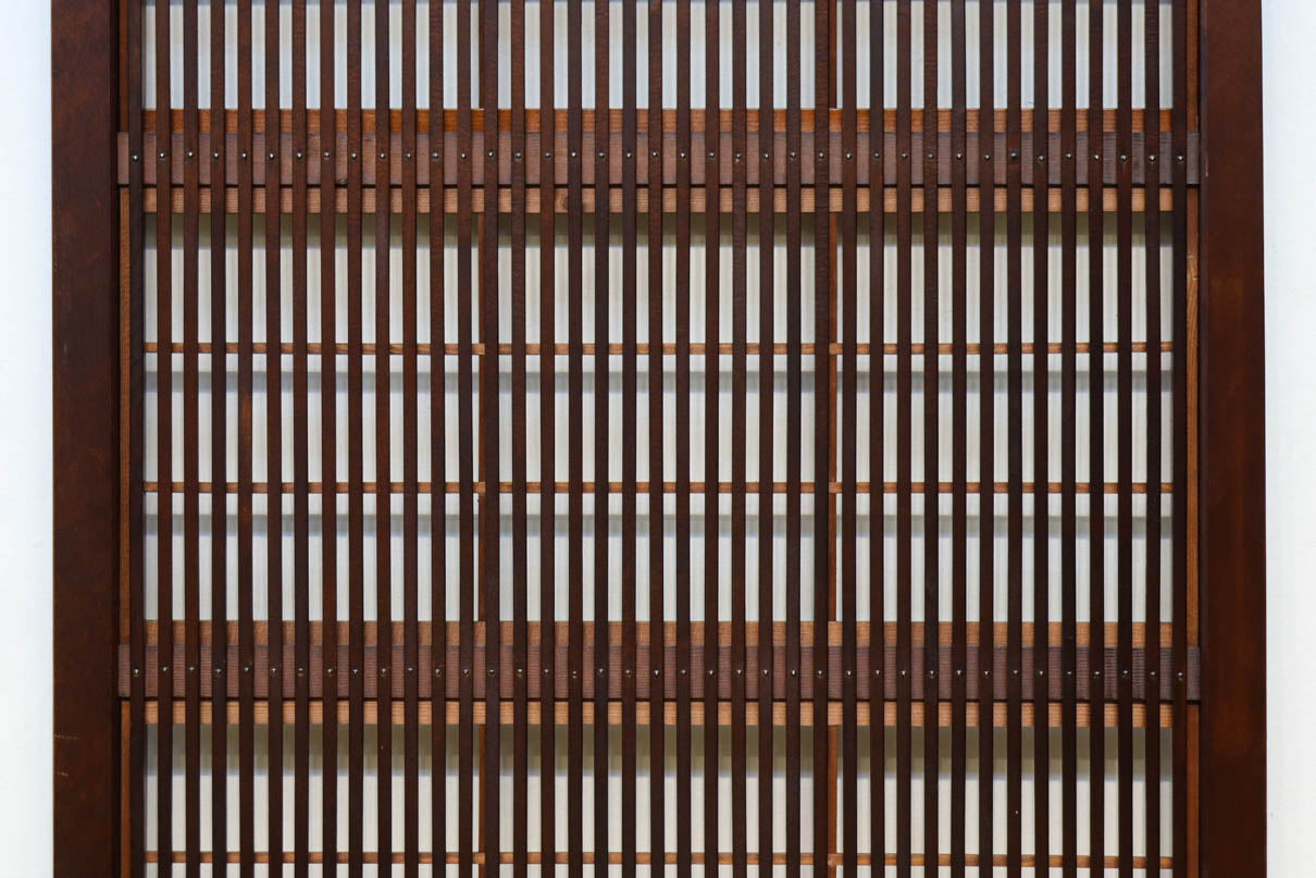 幅670ミリ　スリムサイズ！！ 杢目が浮かぶ古色の色彩で風情高まる大阪格子戸　F8620　在庫4枚