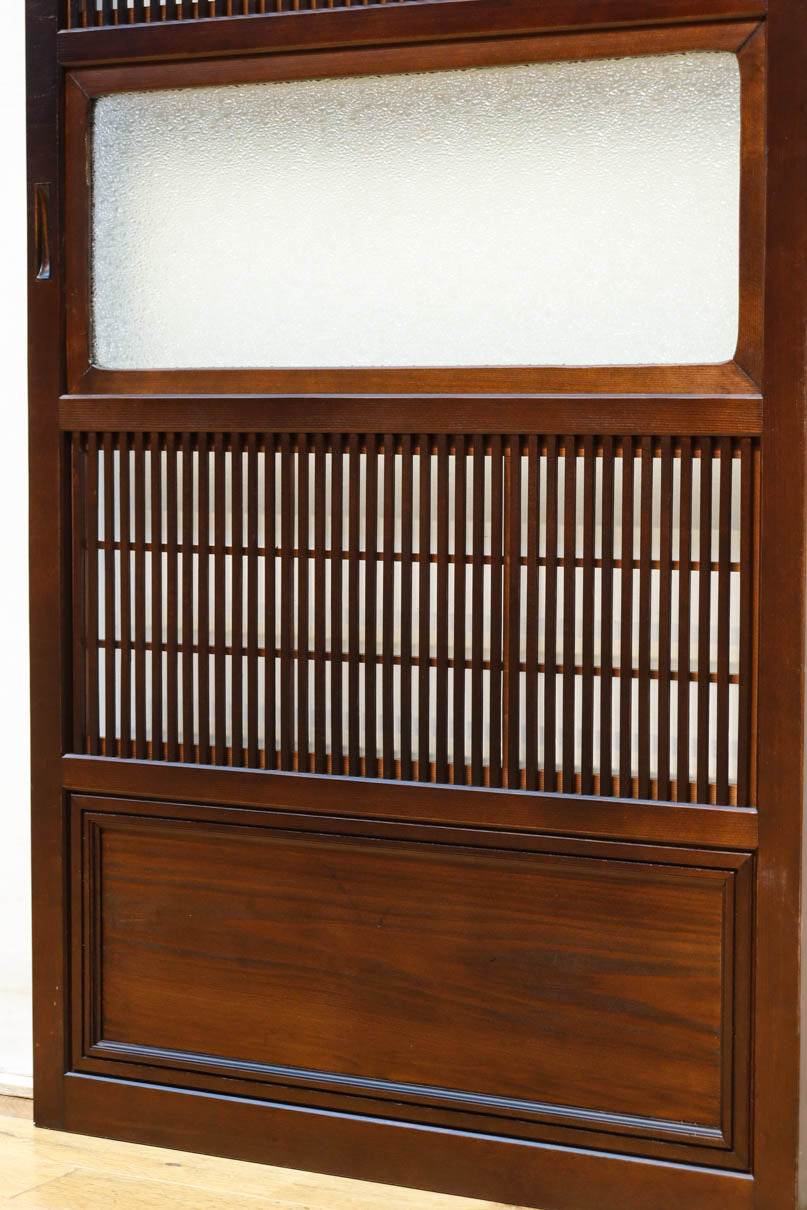 幅670ミリ　スリムサイズ！！ 杢目が浮かぶ古色の色彩で風情高まる大阪格子戸　F8620　在庫4枚