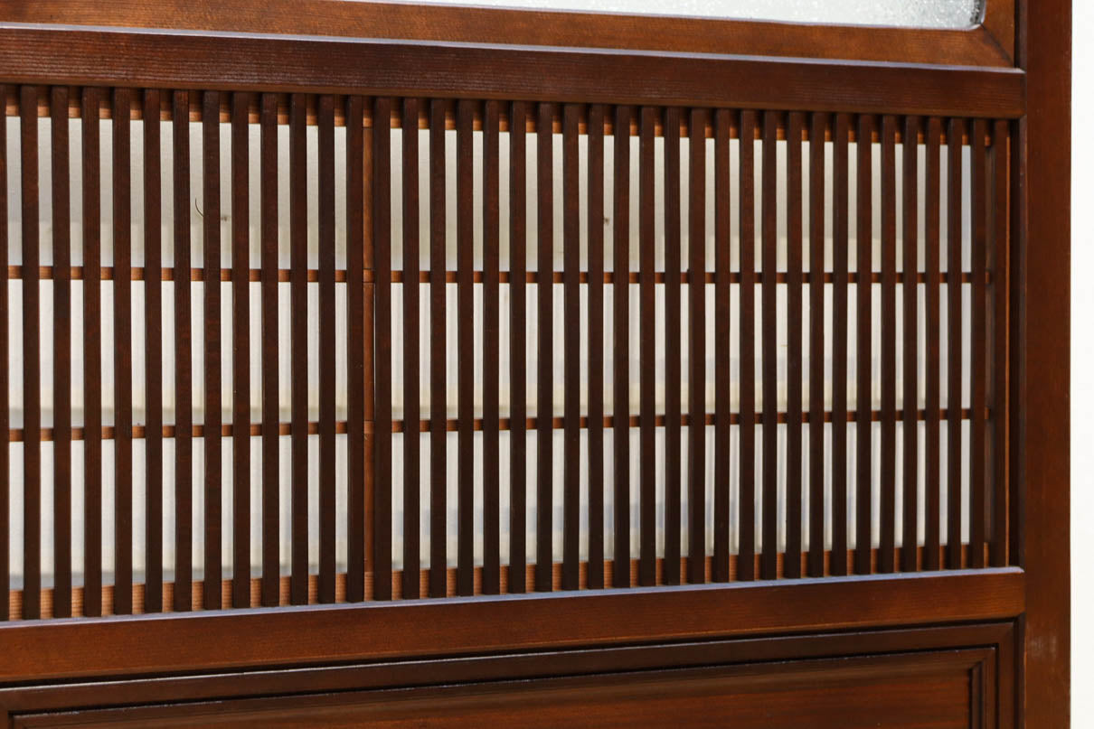 幅670ミリ　スリムサイズ！！ 杢目が浮かぶ古色の色彩で風情高まる大阪格子戸　F8620　在庫4枚