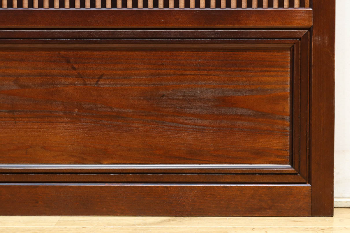 幅670ミリ　スリムサイズ！！ 杢目が浮かぶ古色の色彩で風情高まる大阪格子戸　F8620　在庫4枚