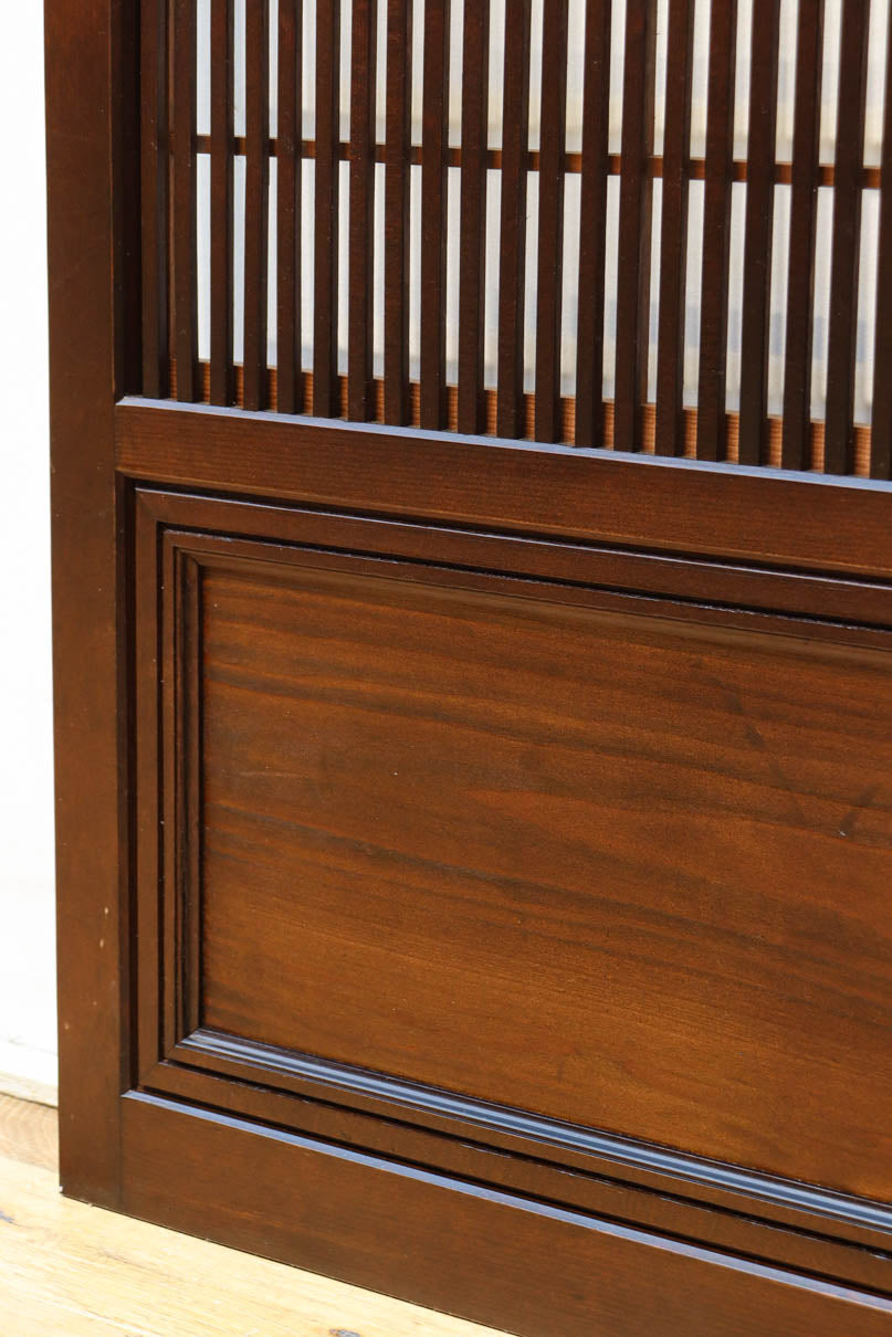 幅670ミリ　スリムサイズ！！ 杢目が浮かぶ古色の色彩で風情高まる大阪格子戸　F8620　在庫4枚