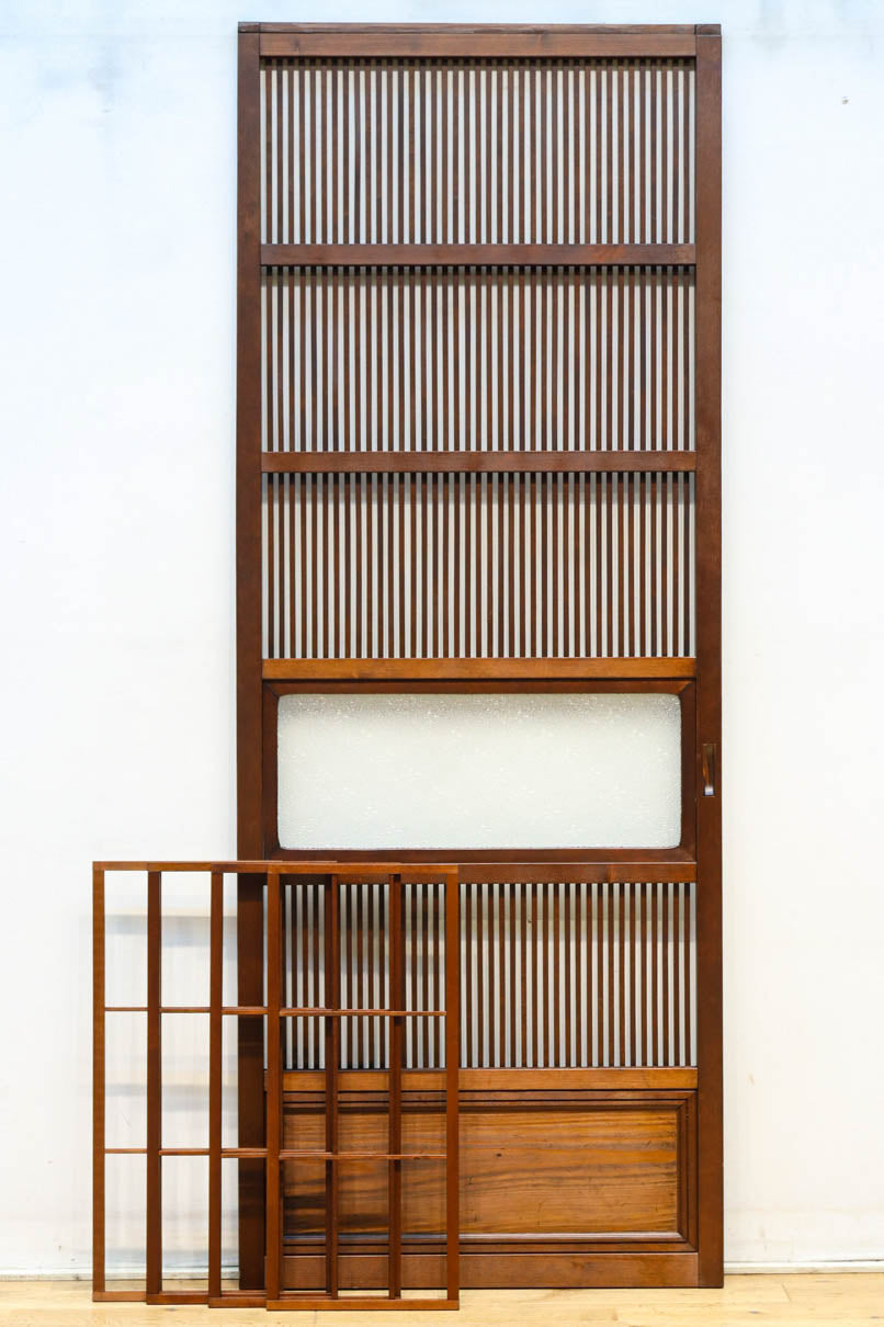 幅670ミリ　スリムサイズ！！ 杢目が浮かぶ古色の色彩で風情高まる大阪格子戸　F8620　在庫4枚