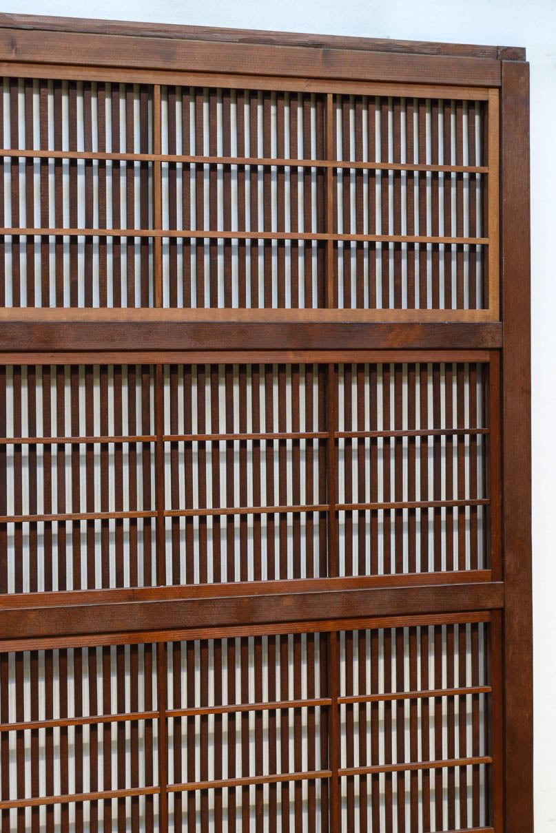 幅670ミリ　スリムサイズ！！ 杢目が浮かぶ古色の色彩で風情高まる大阪格子戸　F8620　在庫4枚