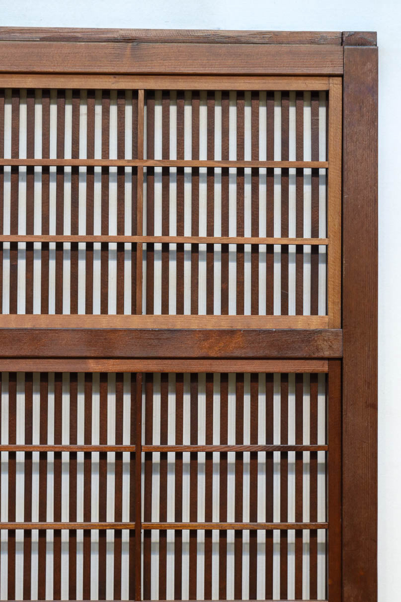 幅670ミリ　スリムサイズ！！ 杢目が浮かぶ古色の色彩で風情高まる大阪格子戸　F8620　在庫4枚