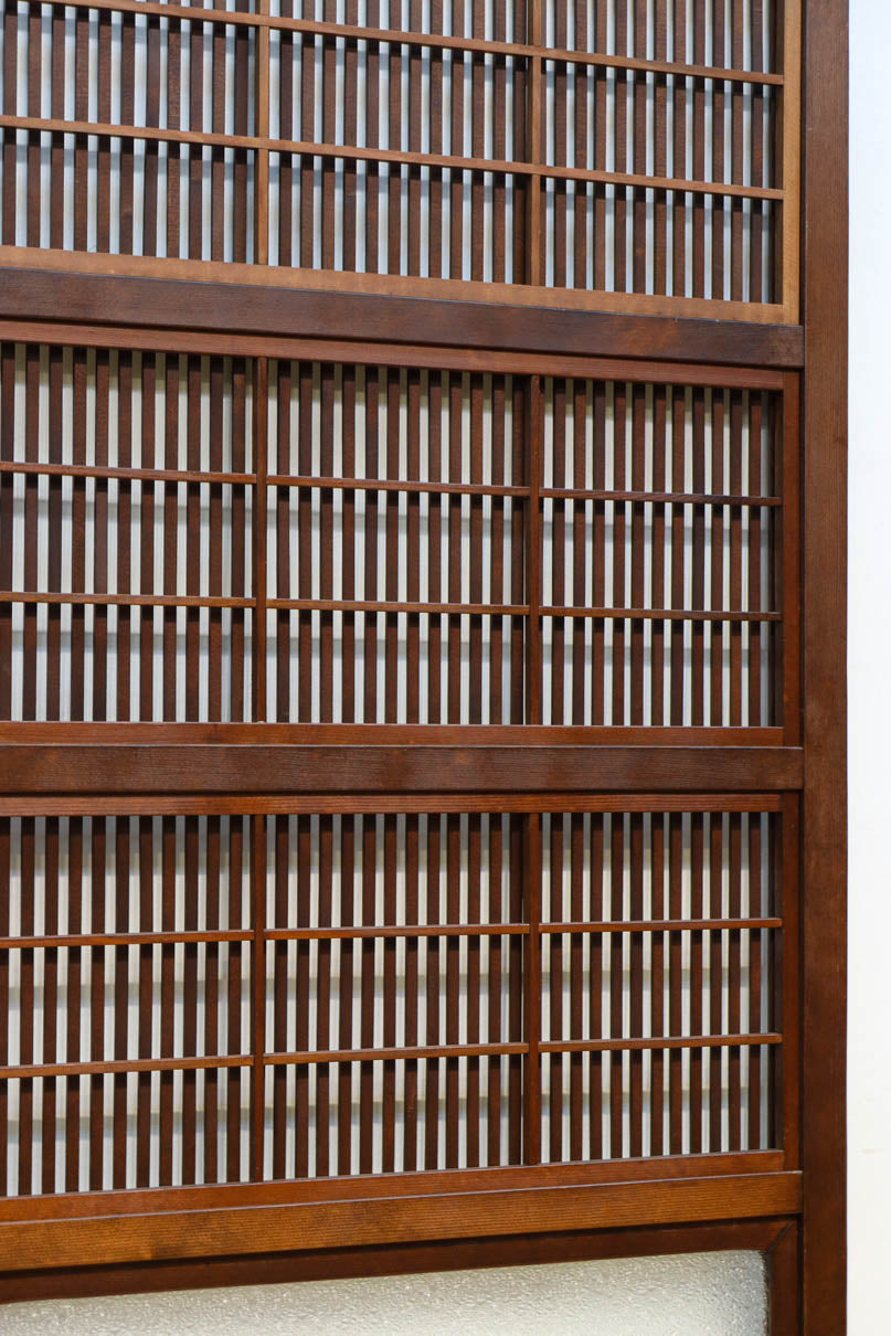 幅670ミリ　スリムサイズ！！ 杢目が浮かぶ古色の色彩で風情高まる大阪格子戸　F8620　在庫4枚