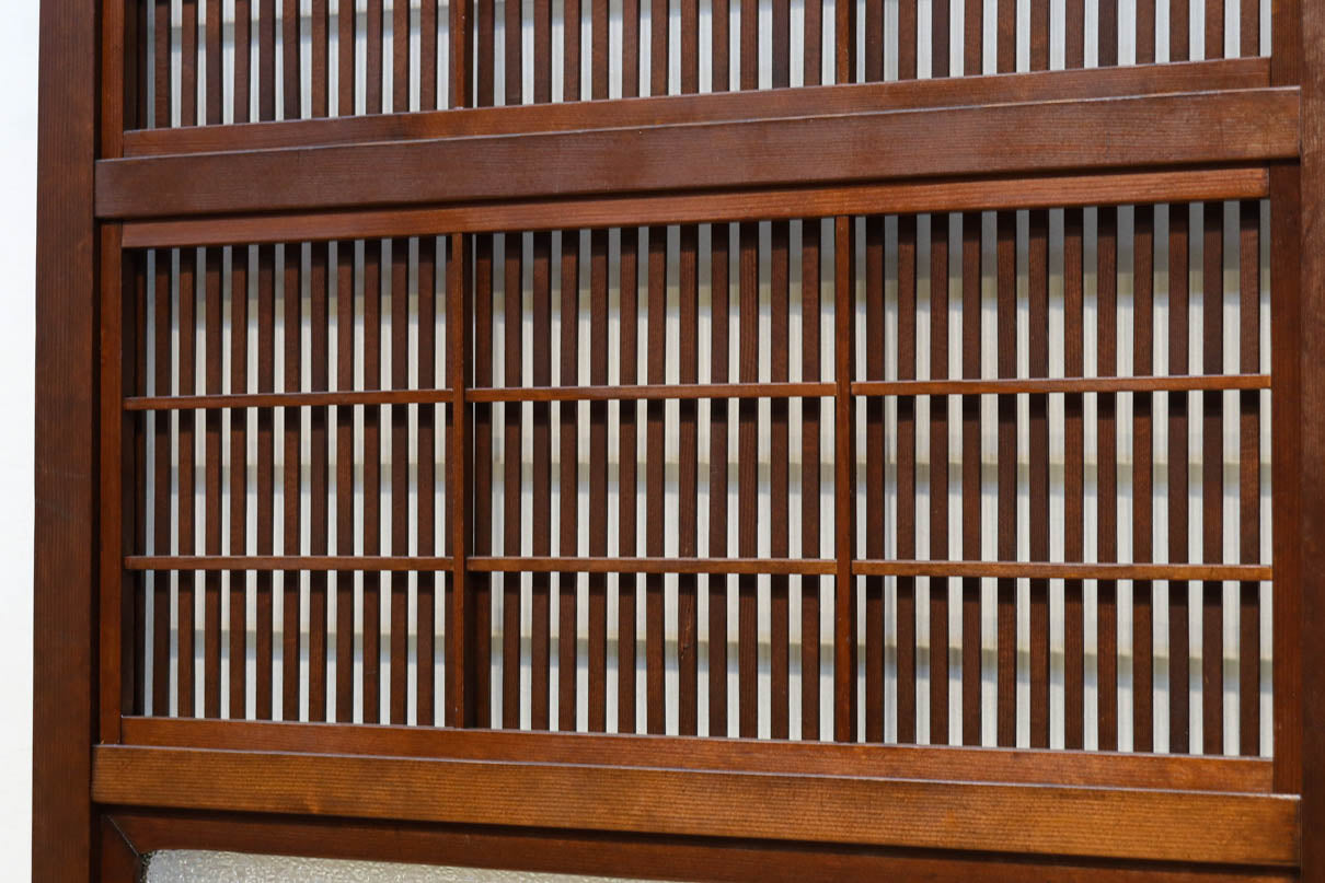 幅670ミリ　スリムサイズ！！ 杢目が浮かぶ古色の色彩で風情高まる大阪格子戸　F8620　在庫4枚