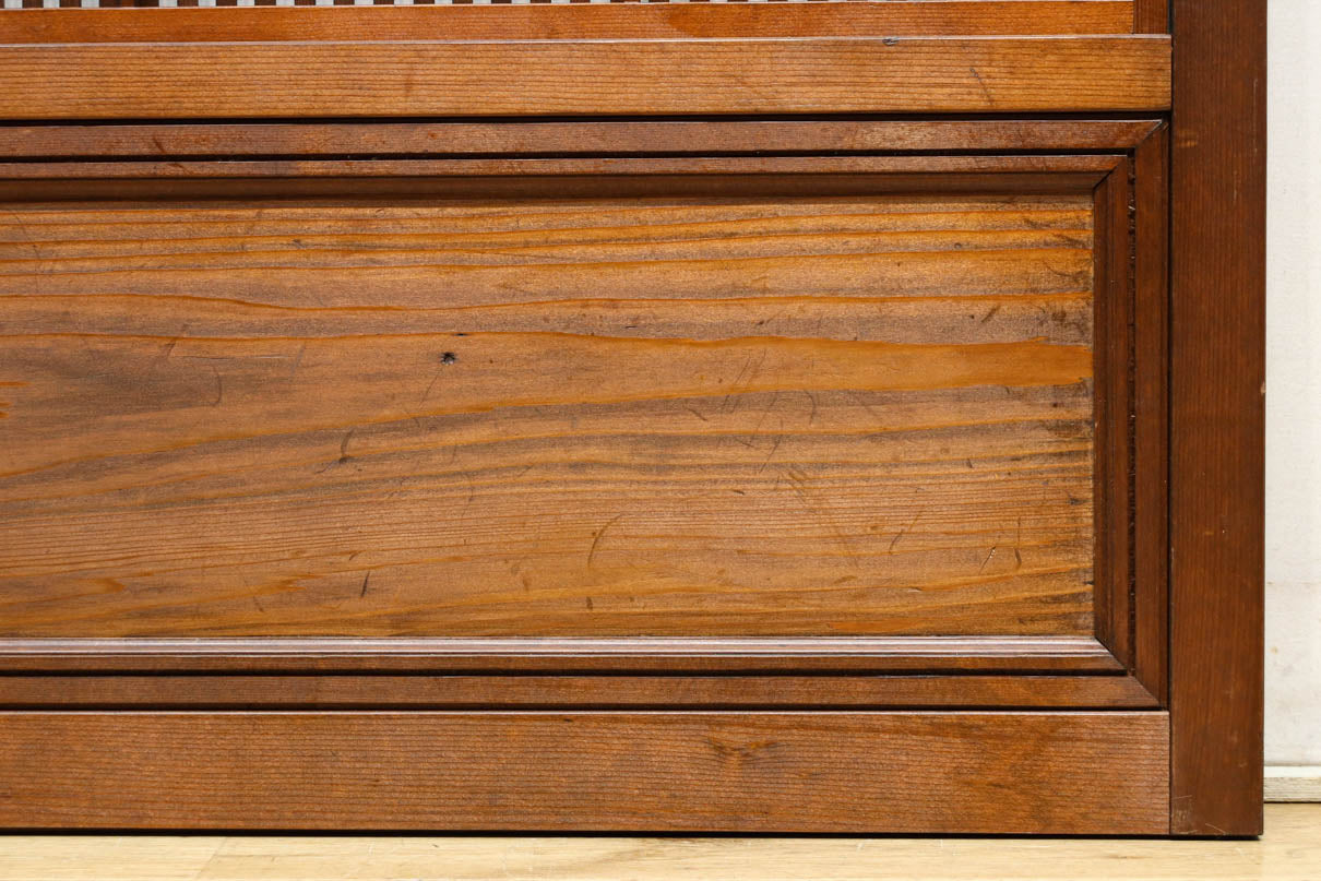 幅670ミリ　スリムサイズ！！ 杢目が浮かぶ古色の色彩で風情高まる大阪格子戸　F8620　在庫4枚