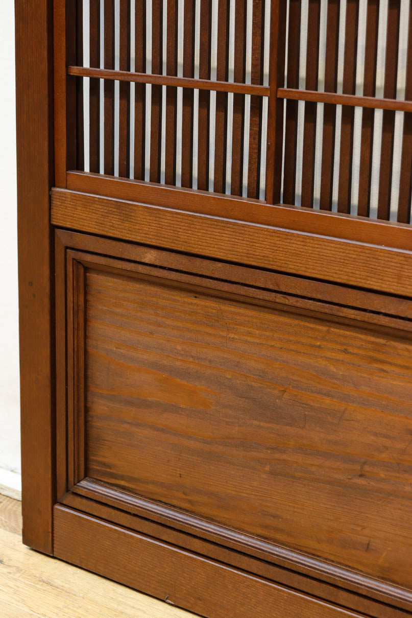 幅670ミリ　スリムサイズ！！ 杢目が浮かぶ古色の色彩で風情高まる大阪格子戸　F8620　在庫4枚