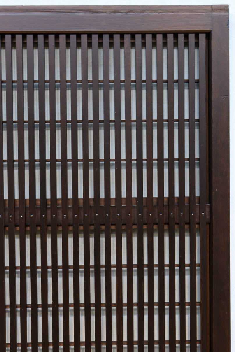幅920ミリ　無双窓作りの腰板で和の面持ちある格子戸　F8622　在庫4枚