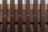 幅920ミリ　無双窓作りの腰板で和の面持ちある格子戸　F8622　在庫4枚