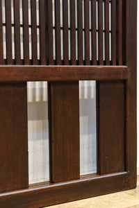 幅920ミリ　無双窓作りの腰板で和の面持ちある格子戸　F8622　在庫4枚