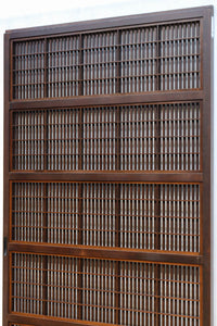 幅920ミリ　無双窓作りの腰板で和の面持ちある格子戸　F8622　在庫4枚