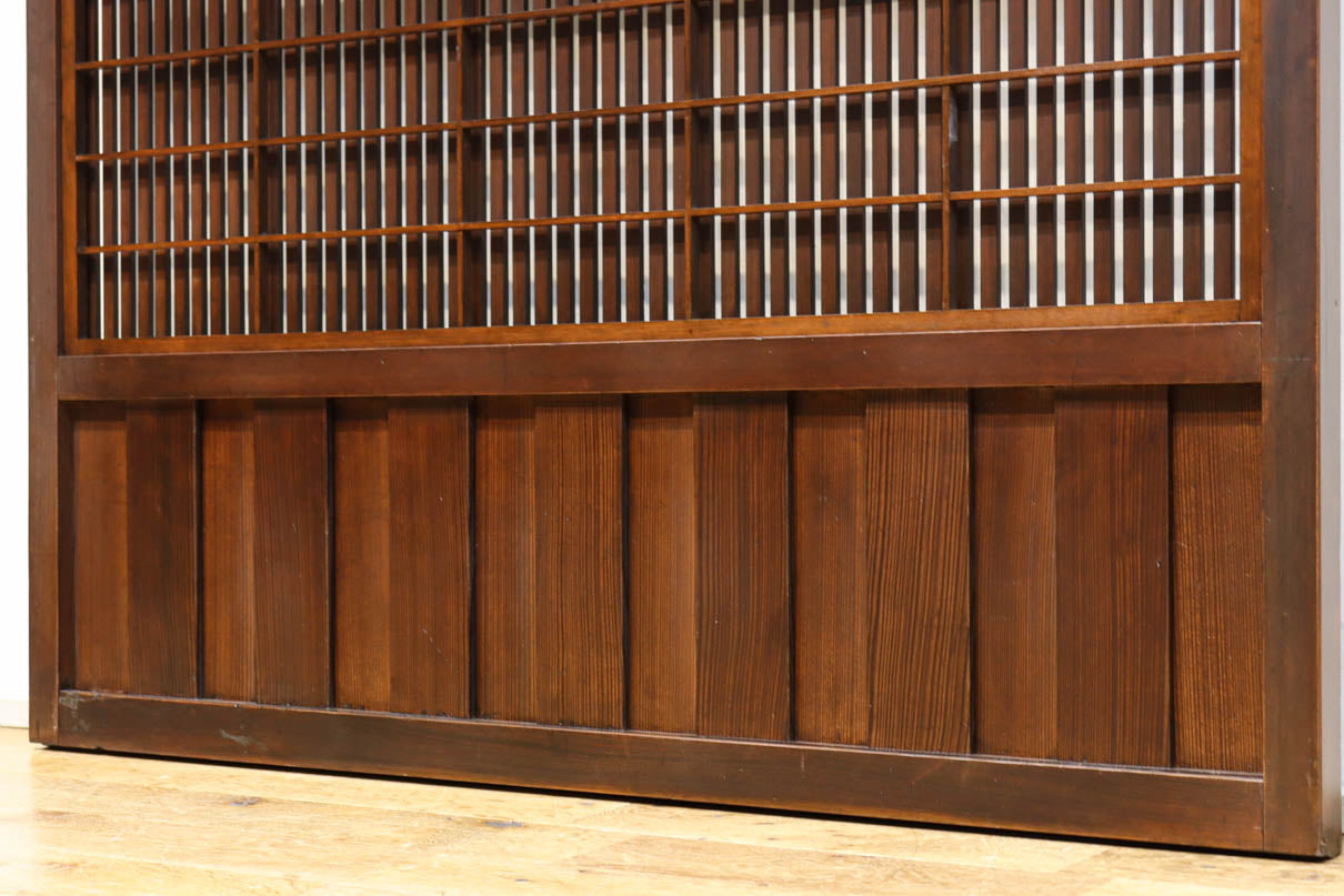 幅920ミリ　無双窓作りの腰板で和の面持ちある格子戸　F8622　在庫4枚