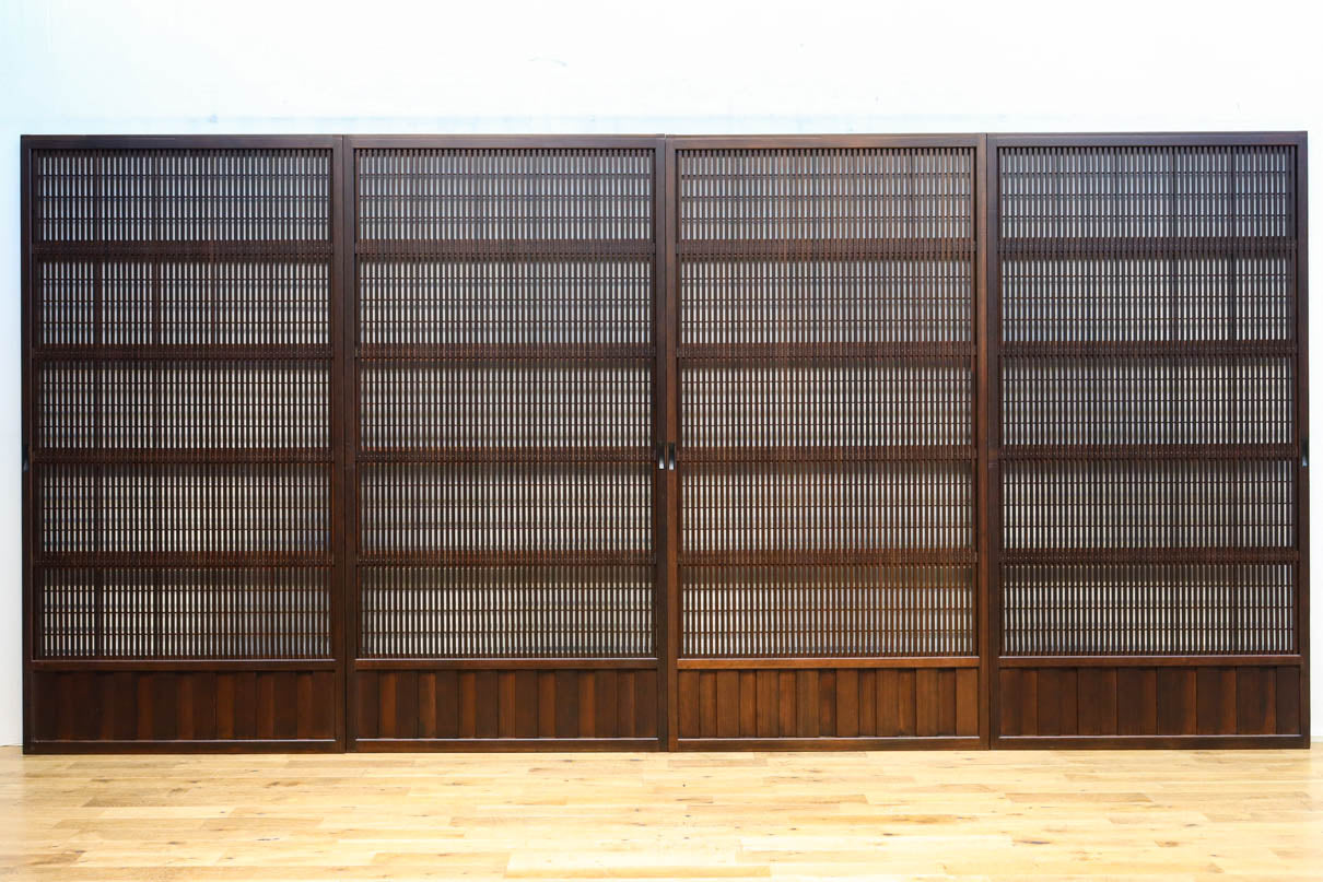 幅920ミリ　無双窓作りの腰板で和の面持ちある格子戸　F8622　在庫4枚