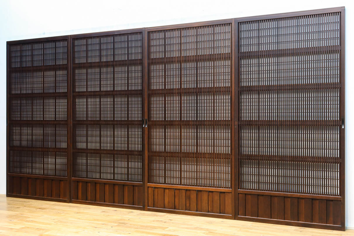 幅920ミリ　無双窓作りの腰板で和の面持ちある格子戸　F8622　在庫4枚