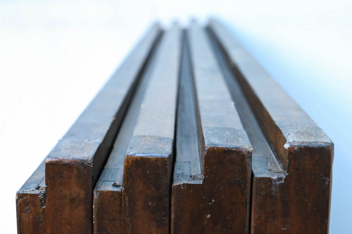 幅920ミリ　無双窓作りの腰板で和の面持ちある格子戸　F8622　在庫4枚