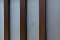 幅685ミリ　落ち着いた面持ちある半スリガラス入り全面角太格子戸　F8639　在庫4枚