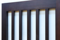 幅685ミリ　落ち着いた面持ちある半スリガラス入り全面角太格子戸　F8639　在庫4枚