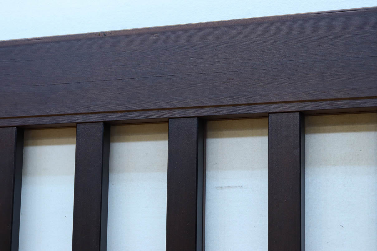 幅685ミリ　落ち着いた面持ちある半スリガラス入り全面角太格子戸　F8639　在庫4枚