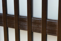 幅685ミリ　落ち着いた面持ちある半スリガラス入り全面角太格子戸　F8639　在庫4枚