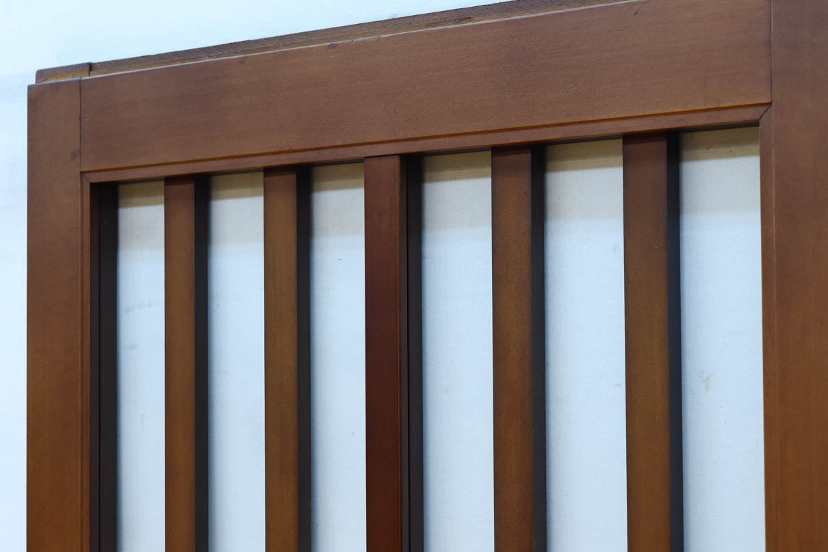 幅685ミリ　落ち着いた面持ちある半スリガラス入り全面角太格子戸　F8639　在庫4枚