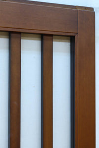 幅685ミリ　落ち着いた面持ちある半スリガラス入り全面角太格子戸　F8639　在庫4枚