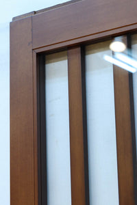 幅685ミリ　落ち着いた面持ちある半スリガラス入り全面角太格子戸　F8639　在庫4枚