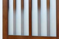 幅685ミリ　落ち着いた面持ちある半スリガラス入り全面角太格子戸　F8639　在庫4枚