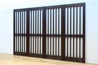 幅685ミリ　落ち着いた面持ちある半スリガラス入り全面角太格子戸　F8639　在庫4枚