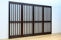 幅685ミリ　落ち着いた面持ちある半スリガラス入り全面角太格子戸　F8639　在庫4枚