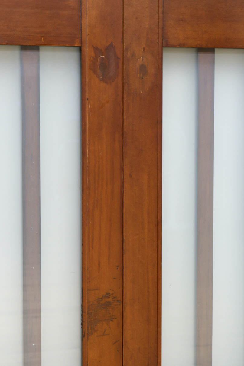 幅685ミリ　落ち着いた面持ちある半スリガラス入り全面角太格子戸　F8639　在庫4枚