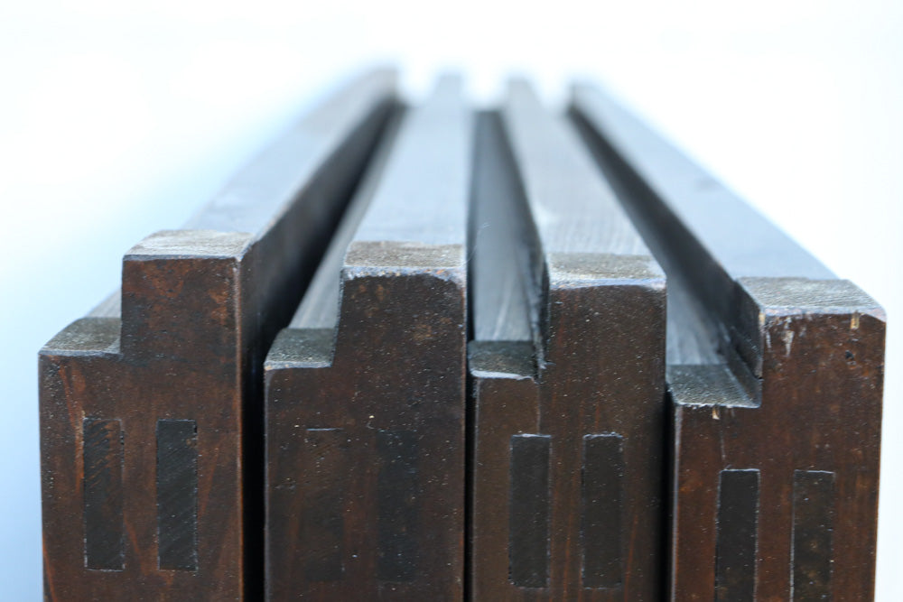 幅714ミリ　帯ガラスに風情ある風景が浮かぶガラス入り透かし板戸　F8690abcd　在庫(a:1 b:1 c:1 d:1)枚
