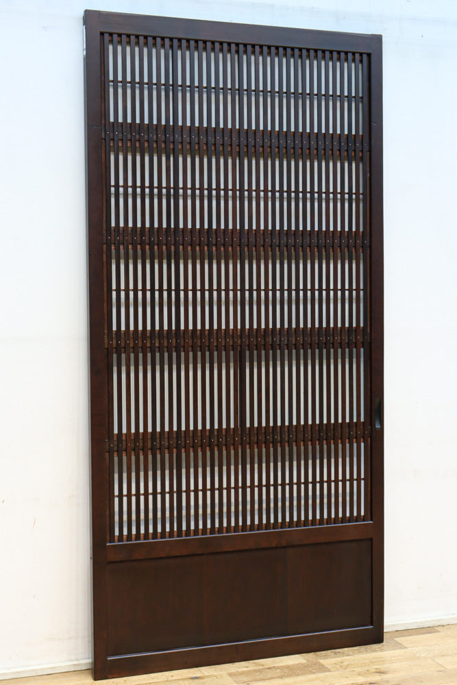 幅877ミリ　下から2段目にクリアガラスを嵌めた格子戸　F8805　在庫2枚