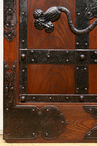 幅971ミリ　装飾金具を多く施した重厚かつ絢爛な総欅富山蔵戸　G2280