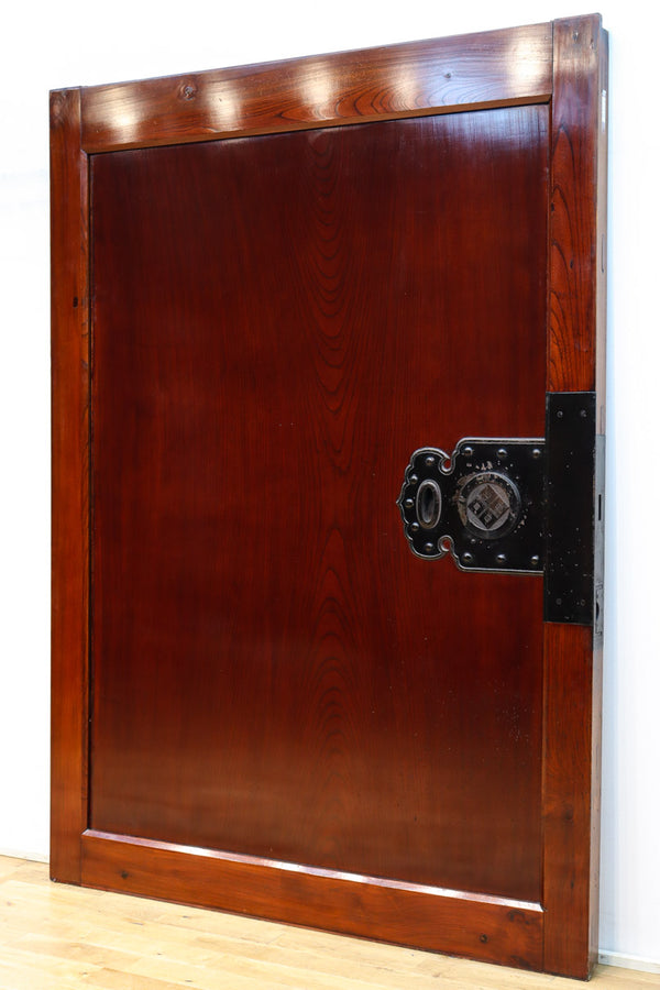 幅1248ミリ　華やかな朱漆に途切れることなく流れる杢目の美しい越後蔵戸　G2480