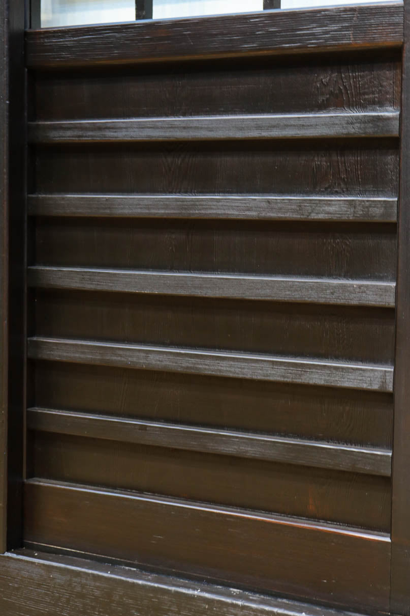 幅1163ミリ!! 大きな升目ですっきりとしたガラス入り格子くぐり戸　G2496